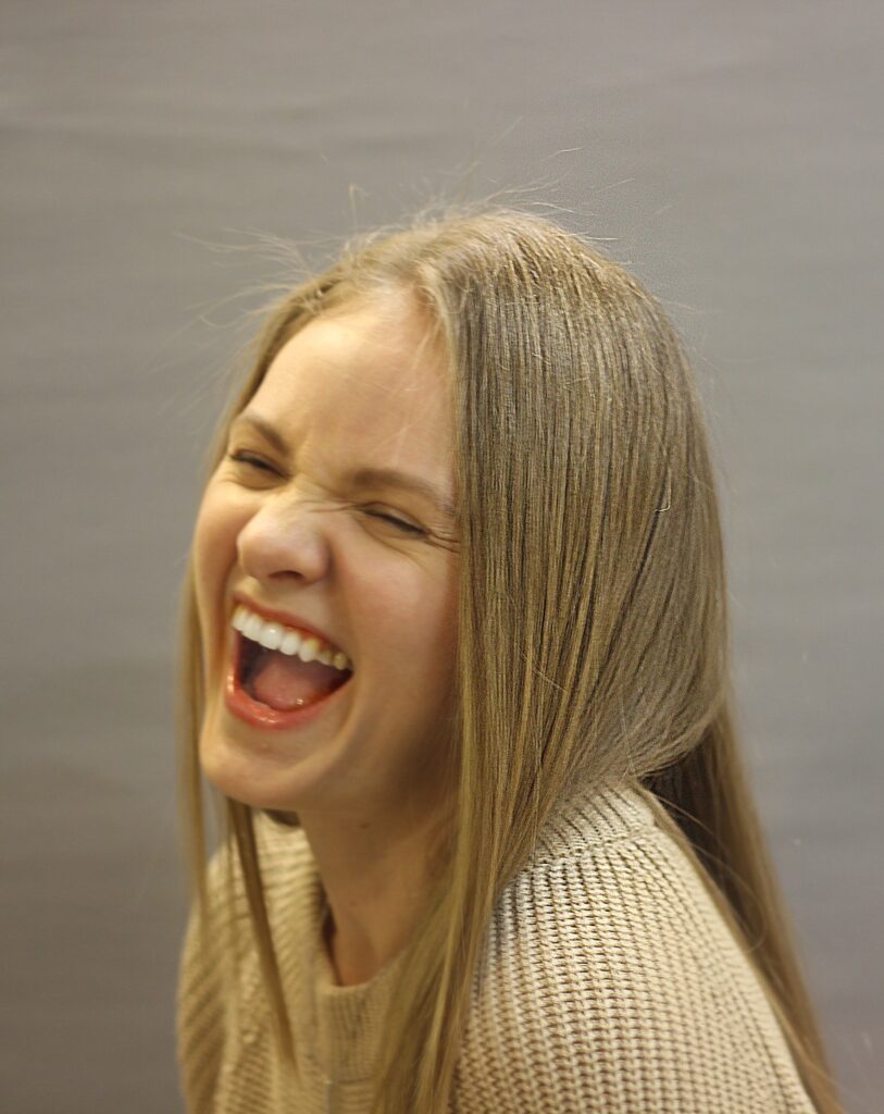 женская-стрижка-на-длинные-волосы-3