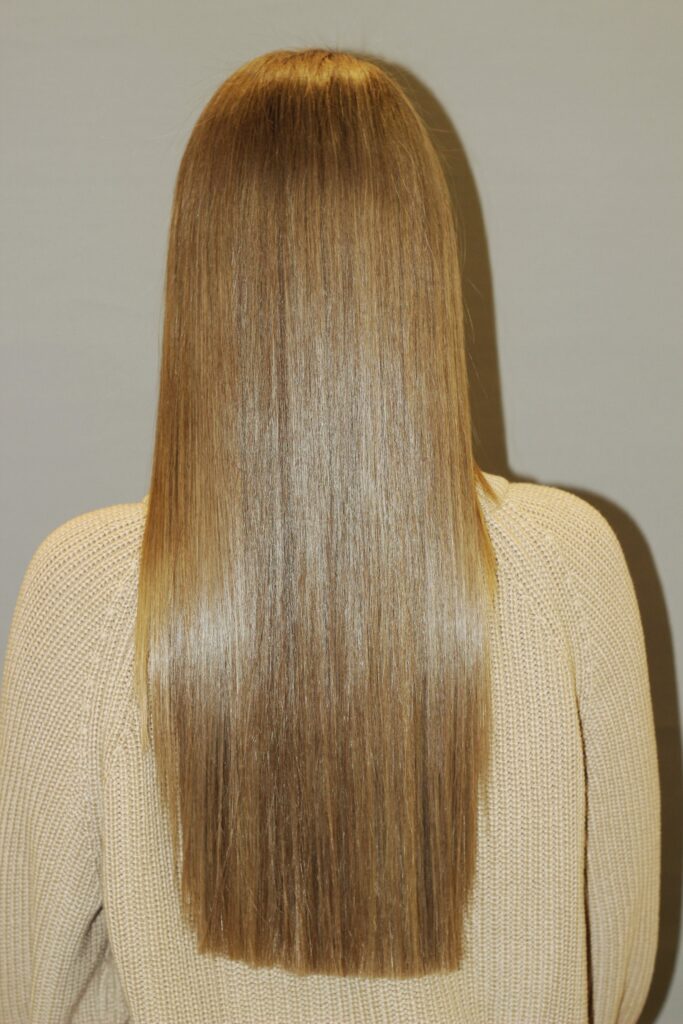 женская-стрижка-на-длинные-волосы-6